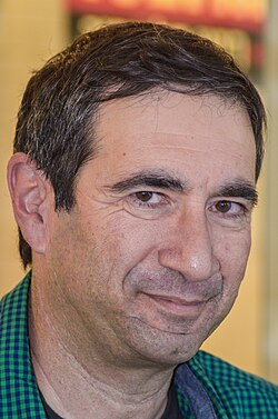 Dov Alfon เส้นทางชีวิตบรรณาธิการระดับโลกและนักเขียนนิยายระทึกขวัญ