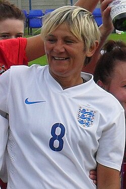 Debbie Bampton ตำนานกองกลางหญิงผู้สร้างประวัติศาสตร์ให้ทีมชาติอังกฤษ