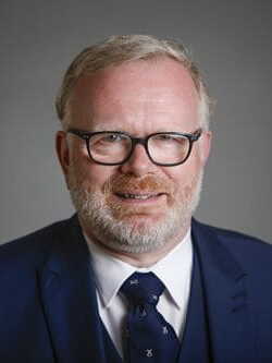 Martyn Day นักการเมืองผู้มุ่งมั่นจากพรรค SNP และเส้นทางบนถนนการเมืองสก็อตแลนด์