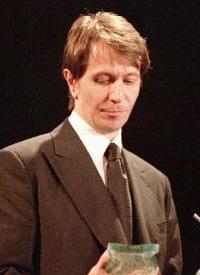 Gary Oldman อัจฉริยะแห่งการแปลงโฉมและเส้นทางสู่จุดสูงสุดของวงการแสดง