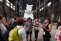 Kara Walker ศิลปินผู้ท้าทายประวัติศาสตร์ผ่านเงาสีดำและความเจ็บปวด