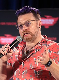 Travis McElroy ยอดนักพอดแคสต์และคอมเมเดียนผู้สร้างสรรค์จักรวาลความบันเทิง