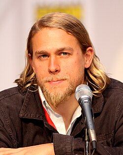 Charlie Hunnam เส้นทางชีวิตจากเด็กหนุ่มผู้ถูกไล่ออกจากโรงเรียนสู่ซูเปอร์สตาร์ระดับโลก