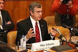 Mike Johanns เส้นทางชีวิตจากนักกฎหมายสู่รัฐมนตรีและวุฒิสมาชิกสหรัฐฯ