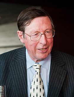 Sir Max Hastings บาริสเตอร์แห่งโลกวารสารศาสตร์และนักประวัติศาสตร์การทหารระดับโลก