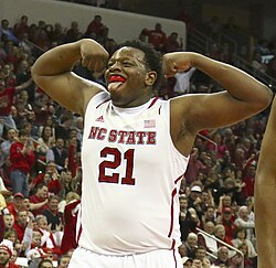 BeeJay Anya ยอดบล็อกเกอร์ระดับตำนานแห่ง NC State และเส้นทางบาสเกตบอลอาชีพ