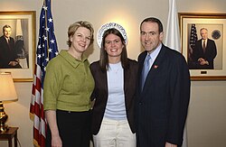 Sarah Huckabee Sanders ผู้ว่าการรัฐอาร์คันซอและอดีตโฆษกทำเนียบขาว