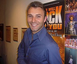 Jonathan Wilkes ศิลปินและพิธีกรผู้มากความสามารถจากอังกฤษ