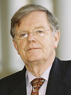 Joe McCartin นักการเมืองผู้ทรงอิทธิพลแห่งไอร์แลนด์และสหภาพยุโรป