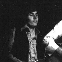 Bernie Calvert มือเบสระดับตำนานผู้สร้างสีสันให้วง The Hollies