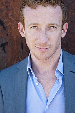 Ben Crystal ศิลปินผู้คืนชีวิตให้ภาษาเชกสเปียร์ผ่านการออกเสียงแบบดั้งเดิม