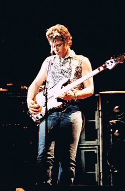 Adam Clayton มือเบสระดับตำนานผู้ขับเคลื่อนจังหวะให้วง U2