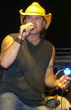 Billy Ray Cyrus เส้นทางชีวิตศิลปินคันทรีระดับตำนานและคุณพ่อผู้ผลักดันซูเปอร์สตาร์