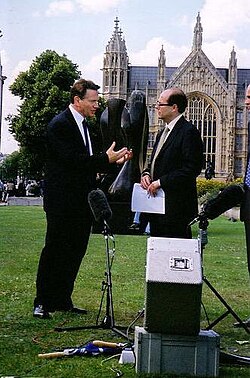 Nick Robinson เส้นทางชีวิตและบทบาทผู้ทรงอิทธิพลแห่งวงการข่าวการเมือง BBC