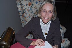 Elizabeth Hay นักเขียนรางวัล Giller Prize ผู้ผสานศิลปะการเล่าเรื่องจากวิทยุสู่ตัวอักษร