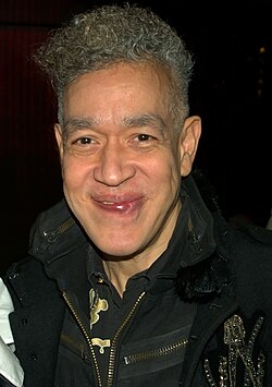 Andres Serrano ศิลปินผู้ท้าทายขอบเขตศิลปะผ่านความอื้อฉาวและของเหลวในร่างกาย
