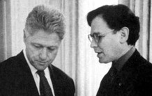 Sidney Blumenthal นักข่าวผู้ทรงอิทธิพลและที่ปรึกษาคนสนิทของตระกูลคลินตัน