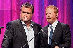 Jesse Tyler Ferguson เส้นทางชีวิตจากเวทีบรอดเวย์สู่ซุปตาร์ Modern Family