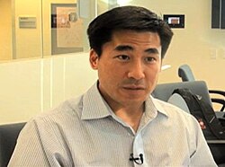 Scott Tong นักข่าวและผู้ดำเนินรายการวิทยุชื่อดังระดับโลก