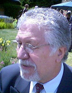 Dave Lee Travis เส้นทางชีวิตจากดีเจระดับตำนานสู่มรสุมคดีความ
