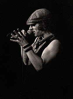 Brian Johnson ตำนานเสียงคำรามแห่ง AC/DC และเส้นทางชีวิตที่มากกว่าดนตรีร็อก