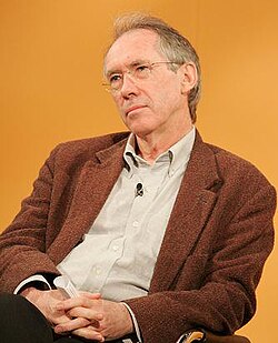 Ian McEwan นักเขียนผู้ถ่ายทอดความซับซ้อนของมนุษย์และสังคมผ่านตัวอักษร