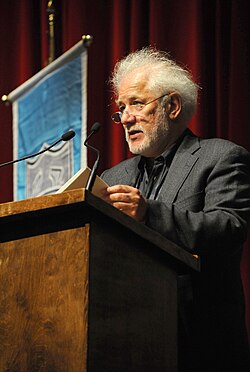 Michael Ondaatje กวีและนักเขียนรางวัลบุ๊กเกอร์ผู้เชื่อมโยงโลกผ่านตัวอักษร