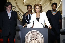 Hoda Kotb เส้นทางชีวิตจากนักข่าวสาวสู่ไอคอนแห่งความหวังและผู้ประกาศข่าวระดับโลก