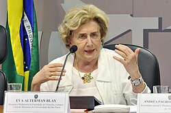 Eva Blay สตรีผู้บุกเบิกสิทธิสตรีและวุฒิสมาชิกหญิงคนแรกของบราซิล