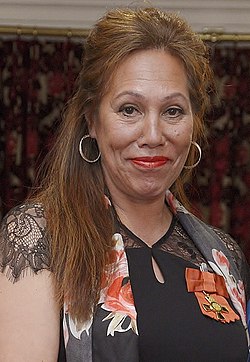 Nina Nawalowalo ผู้กำกับละครเวทีผู้ขับเคลื่อนวัฒนธรรมแปซิฟิกสู่ระดับสากล