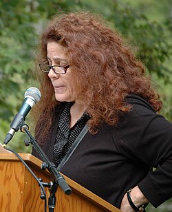 Anne Michaels กวีและนักเขียนรางวัลระดับโลก ผู้ถ่ายทอดความทรงจำผ่านตัวอักษร
