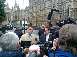 Nick Griffin เส้นทางชีวิตและบทบาททางการเมืองของอดีตผู้นำ BNP