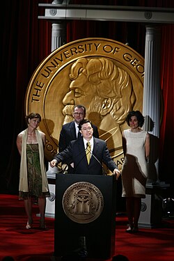 Rich Dahm มือเขียนบทตลกเจ้าของรางวัล Emmy ผู้เบื้องหลังความสำเร็จของ The Colbert Report