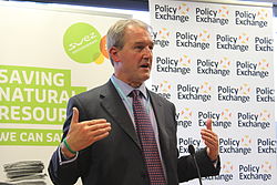 Owen Paterson เส้นทางการเมืองและประเด็นอื้อฉาวของอดีตรัฐมนตรีอังกฤษ