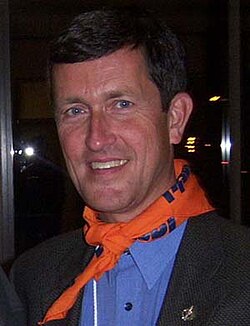Svend Robinson นักการเมืองผู้บุกเบิกสิทธิ LGBTQ+ และนักเคลื่อนไหวเพื่อมนุษยธรรมของแคนาดา