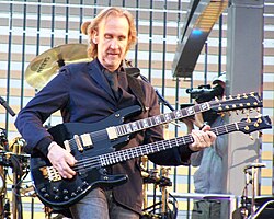 Mike Rutherford ตำนานมือกีตาร์และผู้ร่วมก่อตั้งวง Genesis