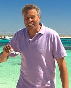 Ernie Dingo ศิลปินผู้เป็นสมบัติของชาติและไอคอนแห่งชาวอะบอริจินในออสเตรเลีย