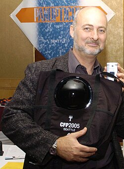 David Brin นักเขียนไซไฟระดับโลกผู้ผสานวิทยาศาสตร์และจินตนาการ