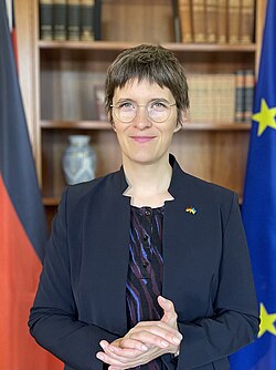 Anna Lührmann นักการเมืองหญิงผู้สร้างประวัติศาสตร์และผู้เชี่ยวชาญด้านประชาธิปไตยของเยอรมนี