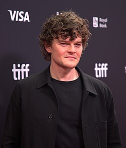 Robert Aramayo นักแสดงดาวรุ่งผู้สร้างประวัติศาสตร์บนเวที BAFTA