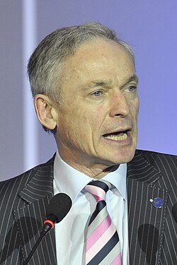 Richard Bruton นักการเมืองผู้ทรงอิทธิพลแห่งพรรค Fine Gael และบทบาทสำคัญในการขับเคลื่อนเศรษฐกิจไอร์แลนด์