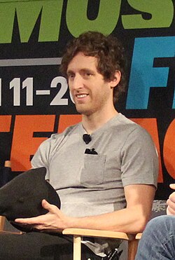 Thomas Middleditch เส้นทางชีวิตจากนักแสดง Improv สู่ดาวเด่นแห่ง Silicon Valley