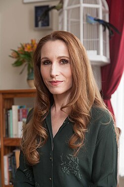 Theodora Goss นักเขียนแฟนตาซีและกวีผู้รังสรรค์โลกแห่งเวทมนตร์