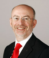 Stewart Maxwell นักการเมืองผู้ผลักดันกฎหมายห้ามสูบบุหรี่ในที่สาธารณะของสกอตแลนด์