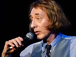 Emo Philips ตลกอัจฉริยะผู้สร้างสรรค์เสียงหัวเราะผ่านความแปลกและเหนือจริง