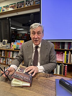 Andrew Graham-Dixon ผู้เชี่ยวชาญด้านประวัติศาสตร์ศิลปะและนักวิจารณ์ระดับโลก