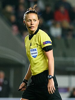 Rebecca Welch ผู้ทำลายกำแพงประวัติศาสตร์ผู้ตัดสินฟุตบอลหญิงระดับโลก