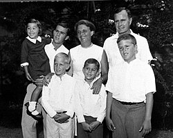 Jeb Bush เส้นทางชีวิตจากนักธุรกิจสู่ผู้ว่าการรัฐฟลอริดาและผู้ท้าชิงประธานาธิบดี