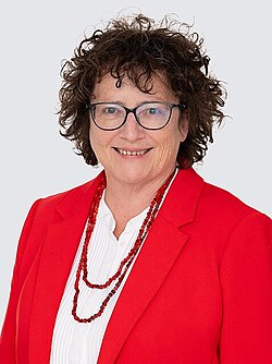 Elin Jones นักการเมืองหญิงผู้ทรงอิทธิพลแห่งเวลส์และรัฐมนตรีว่าการกระทรวงการคลัง