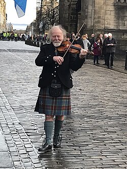 Alasdair Fraser ปรมาจารย์ไวโอลินผู้ฟื้นคืนจิตวิญญาณดนตรีพื้นเมืองสกอตแลนด์